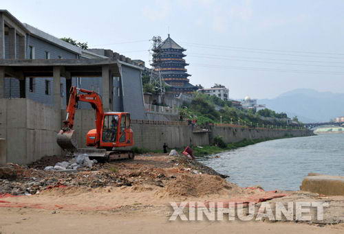 这是未建拢大坝的另一段--西瓜洲段。图片来源:新华社